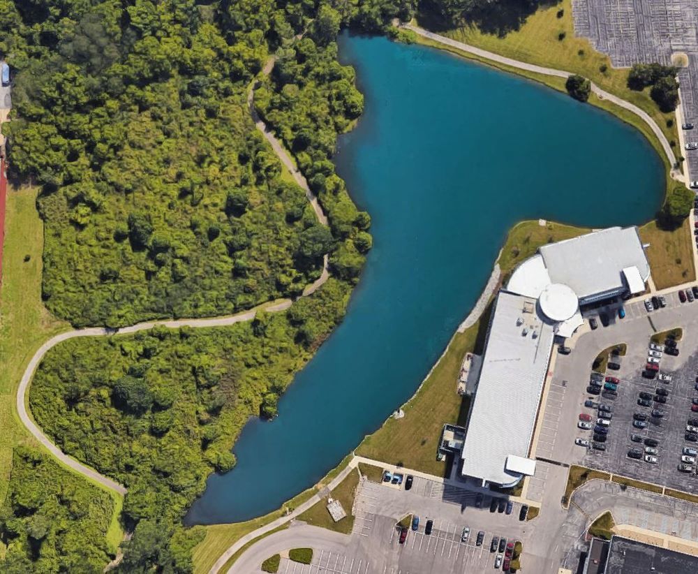 Magnavox Way Corporate Center: 1700 Magnavox Way, Fort Wayne, IN 46804